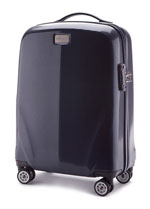 чемодан на колесах из пластика